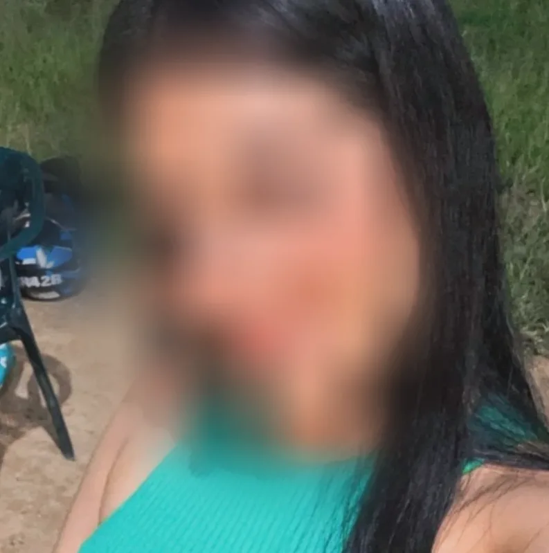 Elif, 20