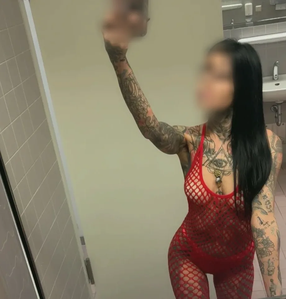 Manuela, 34