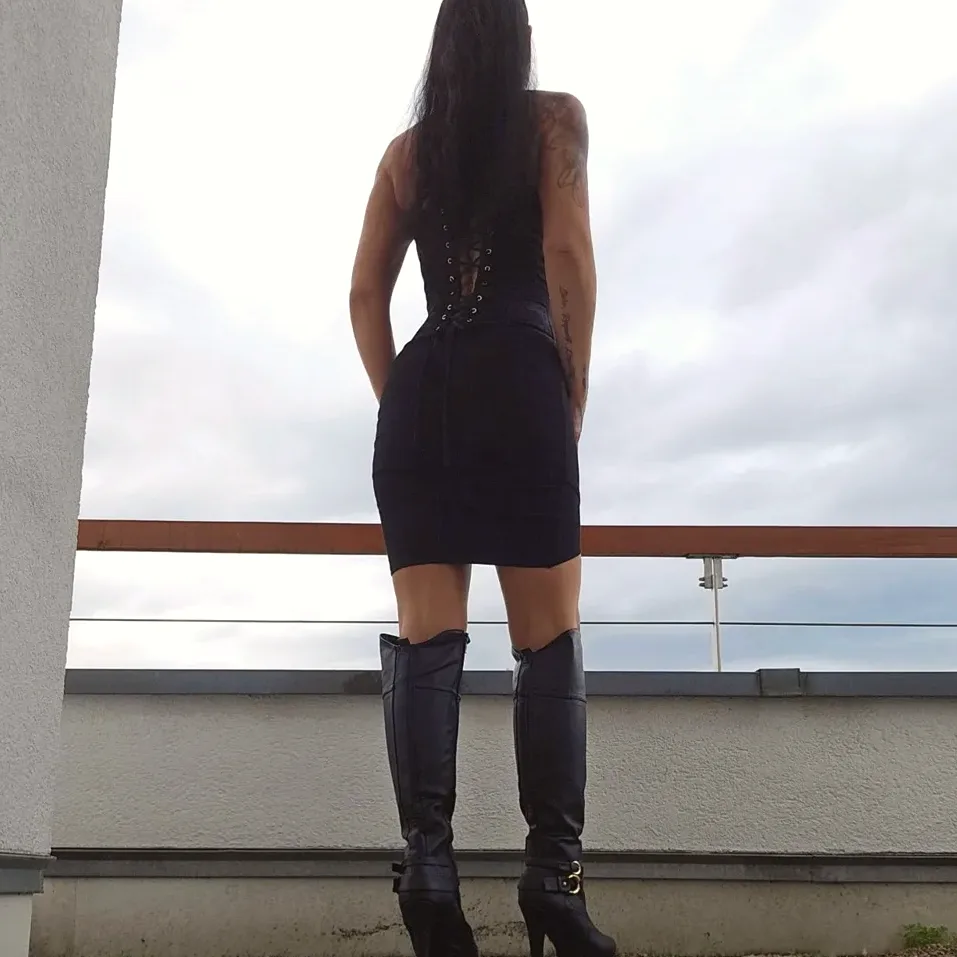 Melina, 35