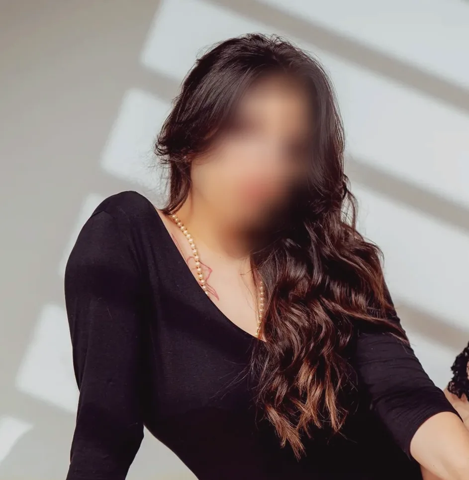 Sandra, 33